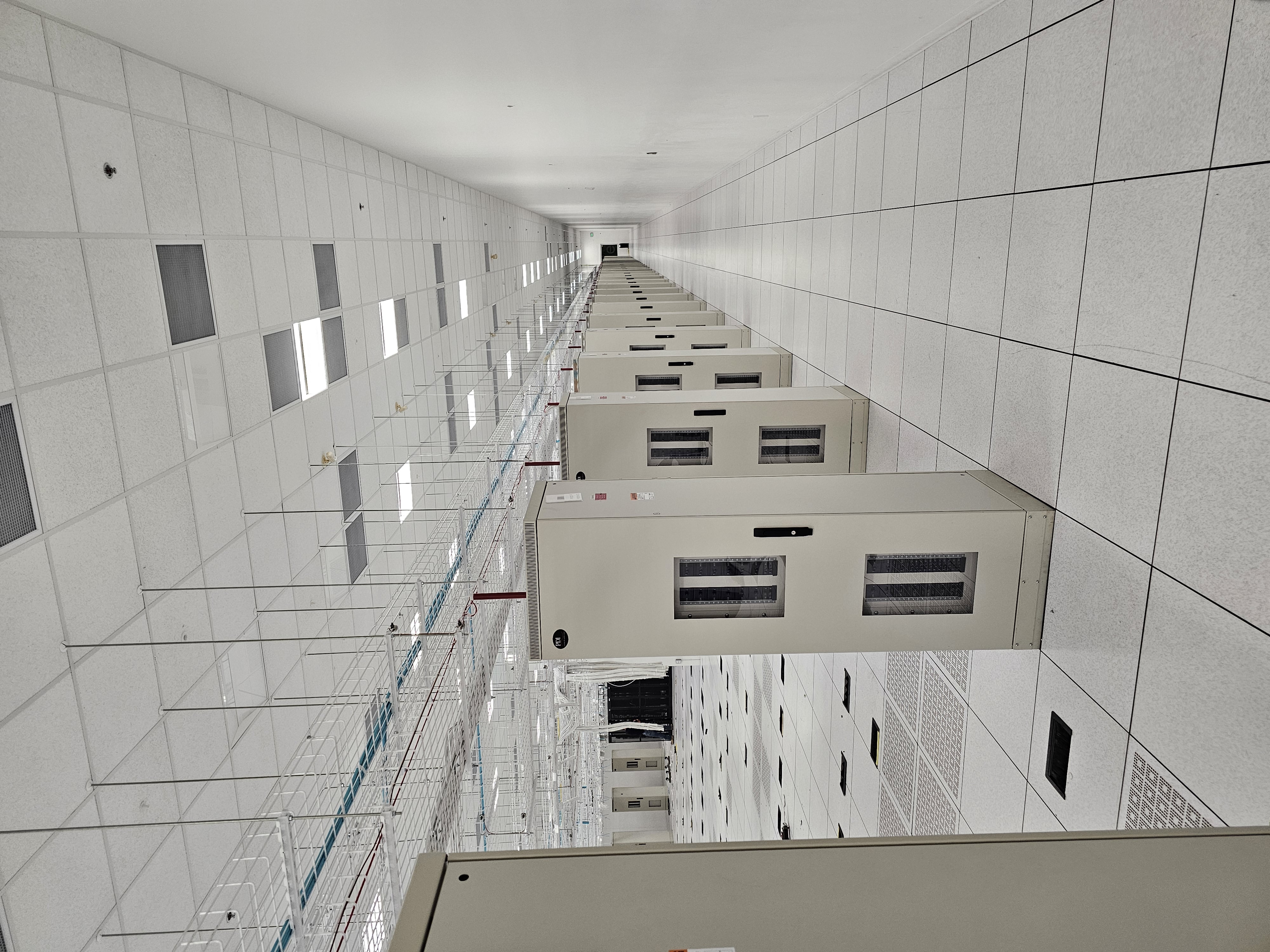 Data hall white space with CRAH precision cooling units